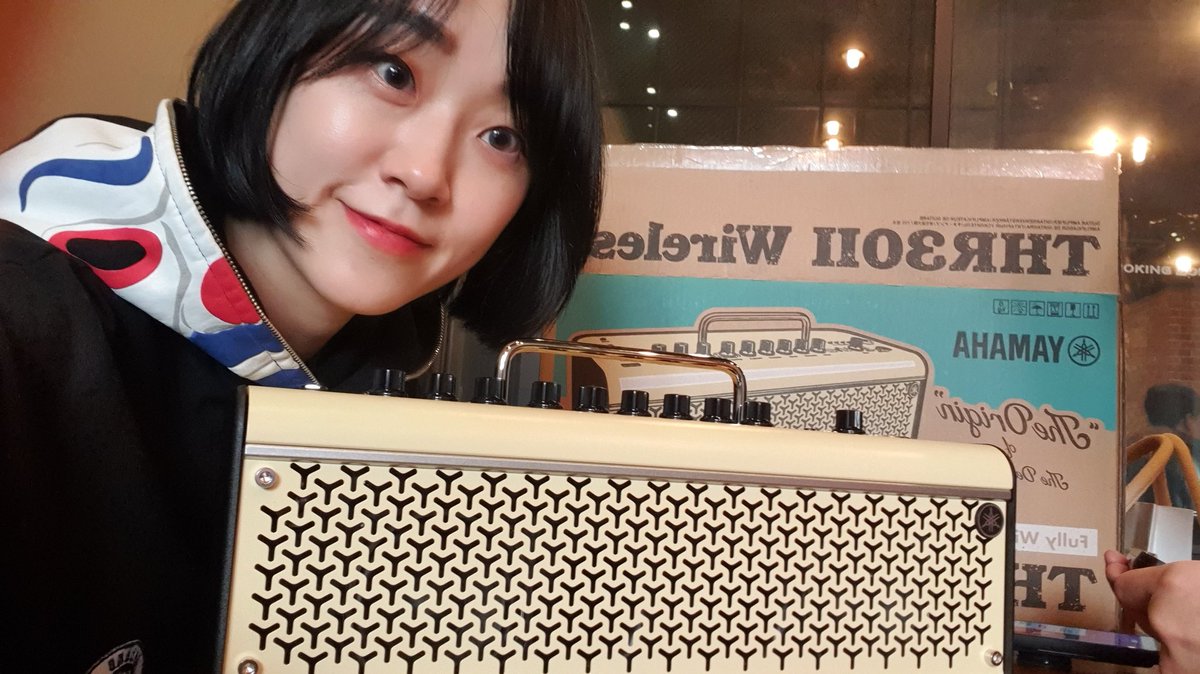 mohomaho's tweet photo. 야마하에서 크리스마스 선물로 신상앰프를 주셨어요!😍🎸💃
야무지게 사용하겠습니다!
감사합니다!🤟 #THR30IIwireless #YAMAHA
#산타야마하 #야마하 #thedesktopAmp #신상앰프
#THR30 #와이어리스엠프
#쩌렁 #야마하코리아 #amp #yamahaAmp https://t.co/S0F71NEVki