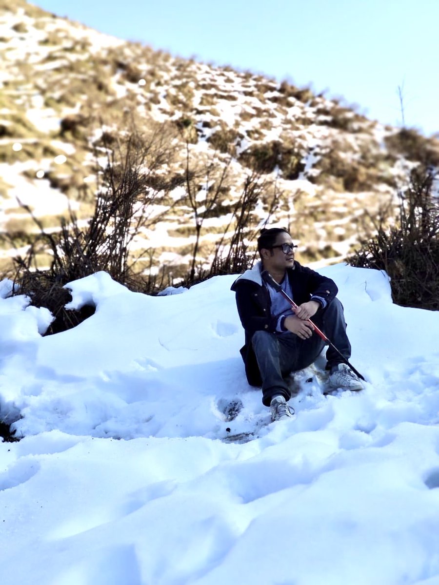 abhi_fun's tweet photo. Sometime you just need to shut up and feel the nature #trekkingtime #peacemode #hillshaveeyes #minustemp #himachal #chilling https://t.co/EGqCrZ1Fgo