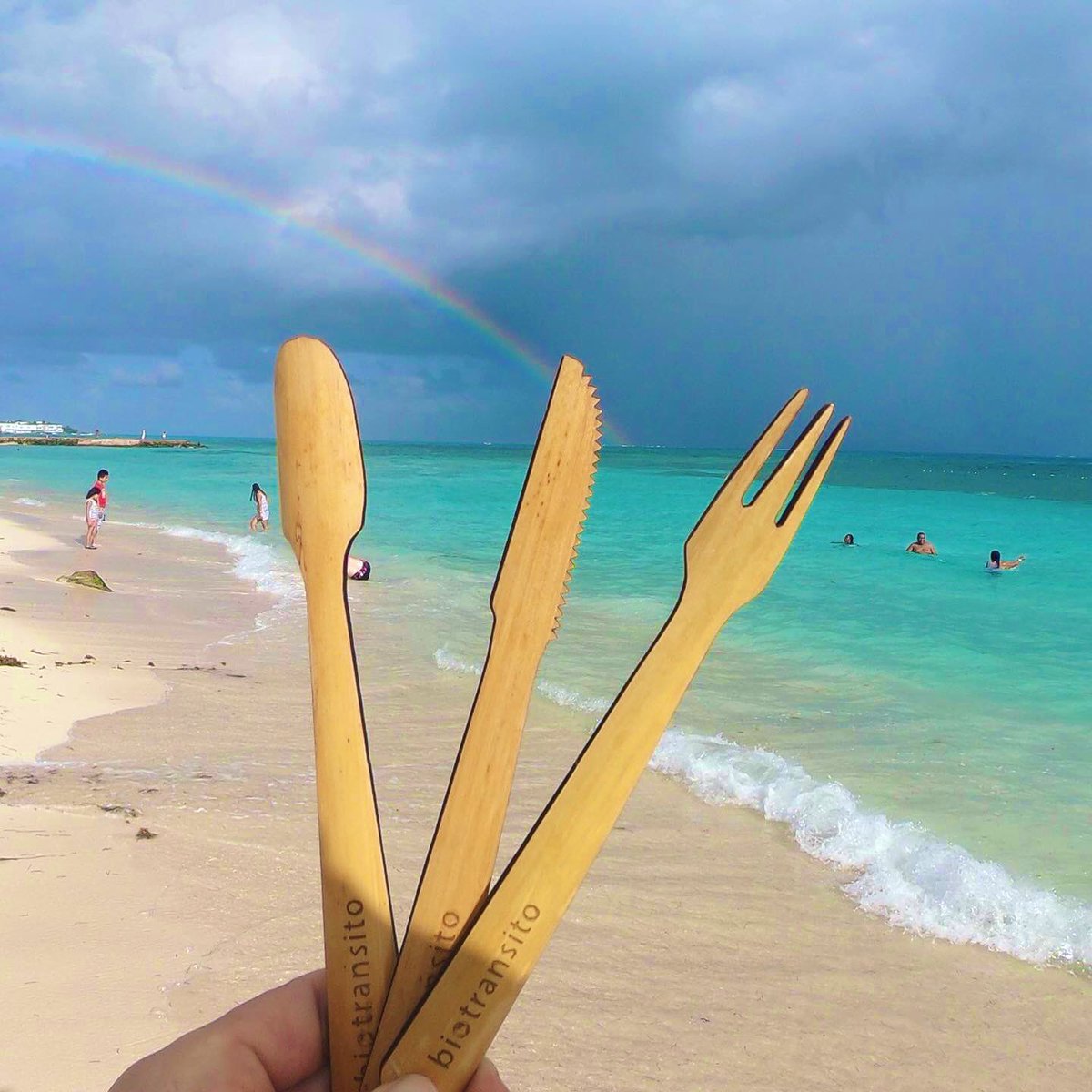 biotransito's tweet photo. Nuestros  #BioCubiertos, reutilizables #biodegradables y #compostables de #caña . Kit de #Tenedor, #Cuchillo y #Cuchara 
SI !!  #reutilizables : los usas, lavas y guardas. Cuando ya no  sean utilizables,  los compostás o enterrás y se biodegradarán en menos de 1 año #Biotransito https://t.co/npa0y6rCJC