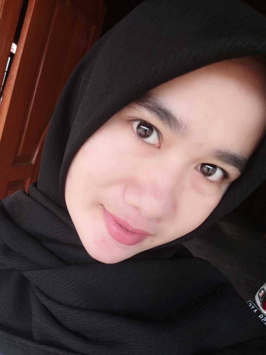 sintaaSyn's tweet photo. Jangan sekali kali merasa iri dengan nikmat orang lain, karna kamu tak tau nikmat mana yang dicabut darinya.
Allah berfirman yang artinya :
"Dan Apa yang di sisi Allah lebih baik"
#JumatBerkah https://t.co/09gZUUPQ6L