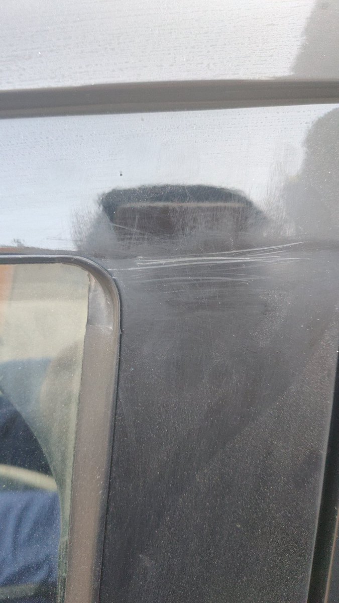 anshulsinner's tweet photo. @FordIndiaHelp @Ford Thats a brand new gate which i got replaced day before yesterday...i mean seriously how can a service centre make fool of customers.. https://t.co/RAfAoWxbpg