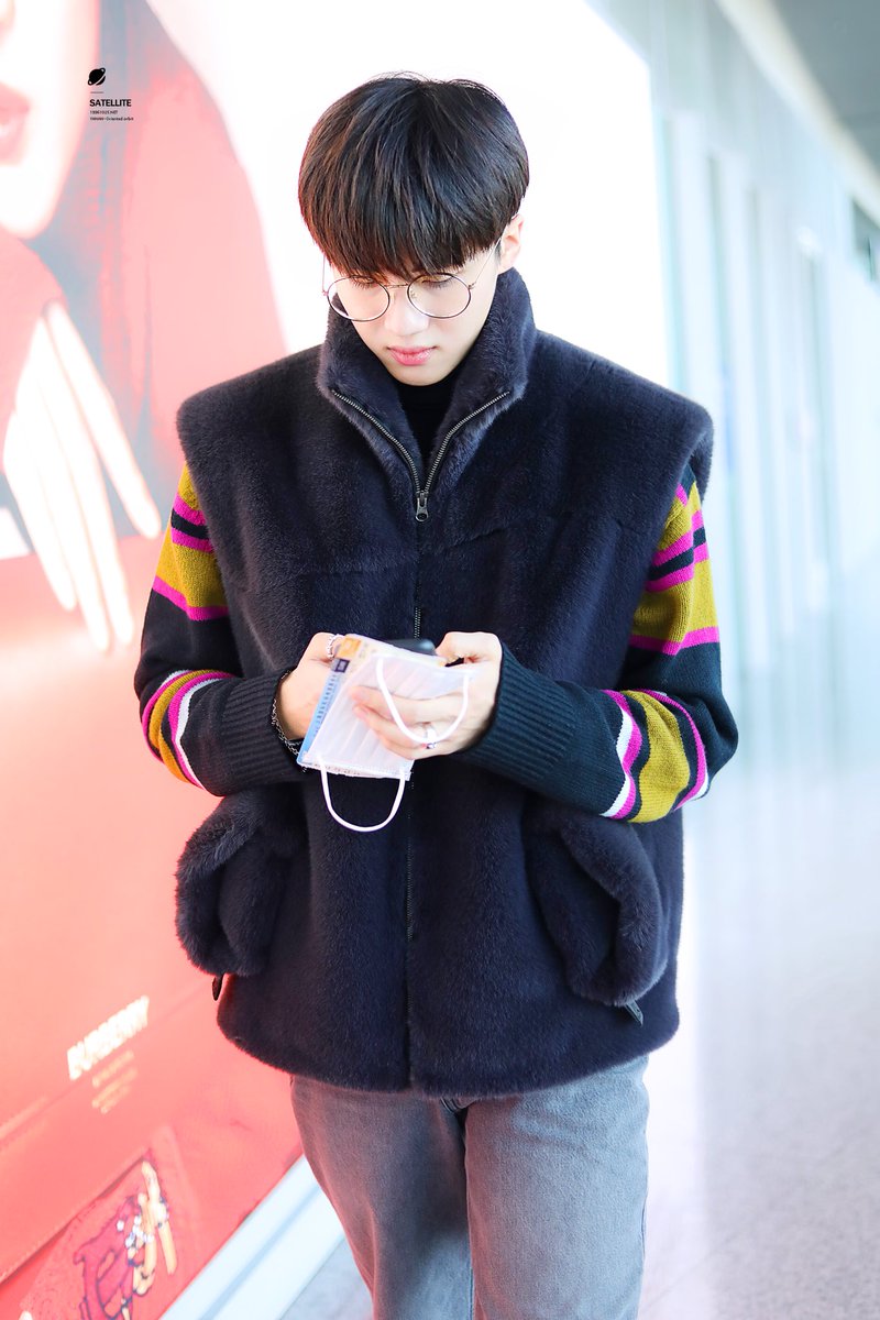 19961025net's tweet photo. 191226 

오래만에 🎄

#펜타곤 #옌안 #PENTAGON #YANAN https://t.co/gN3yWBpLQ6