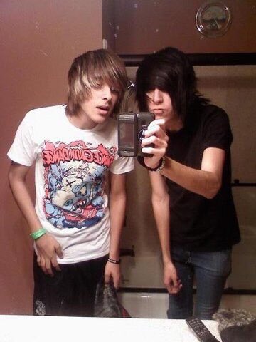 scenequeen2009's tweet image. 