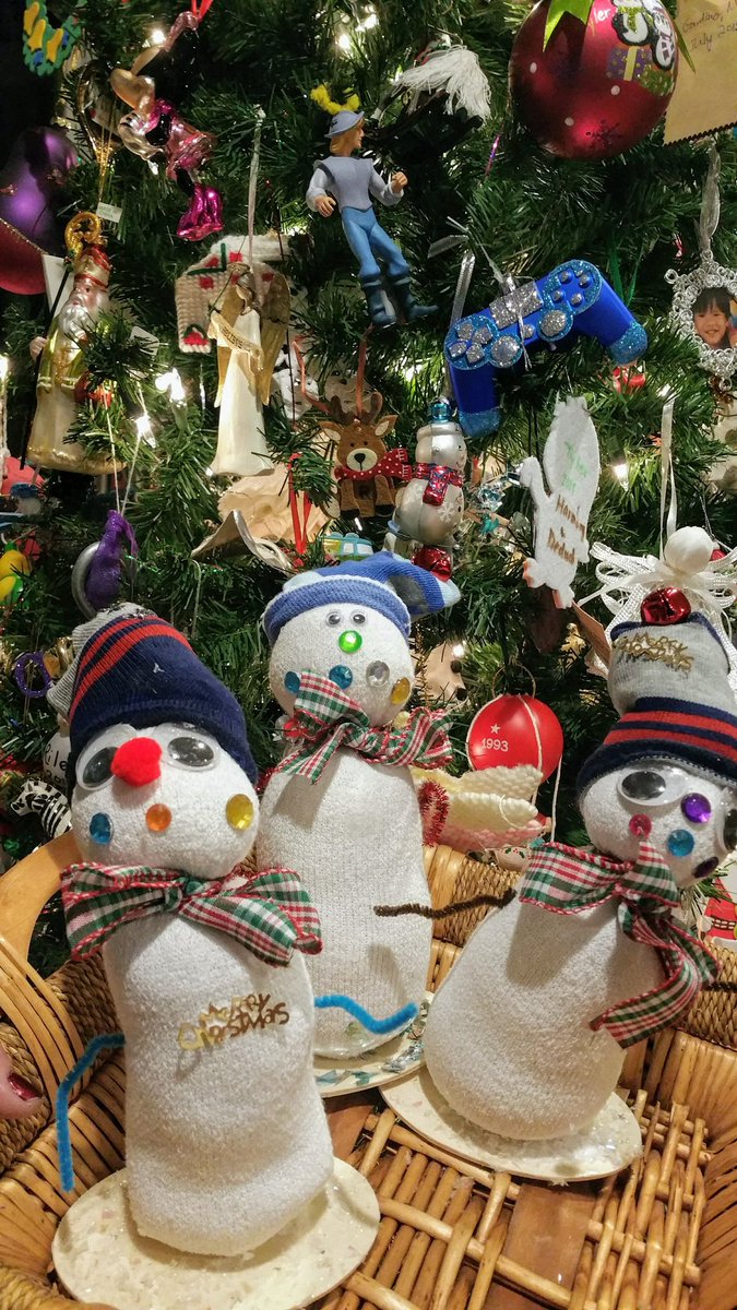 Search your dryer for those rogue single socks! It's time to make sock snowpeople! #DIY <a href="/hands_on_making/">HandsOnMaking</a> <a href="/dailystem/">dailySTEM Chris Woods</a> <a href="/jsnhubbard/">Jason Hubbard</a> <a href="/heathermlister/">Heather Lister ⚙️</a>