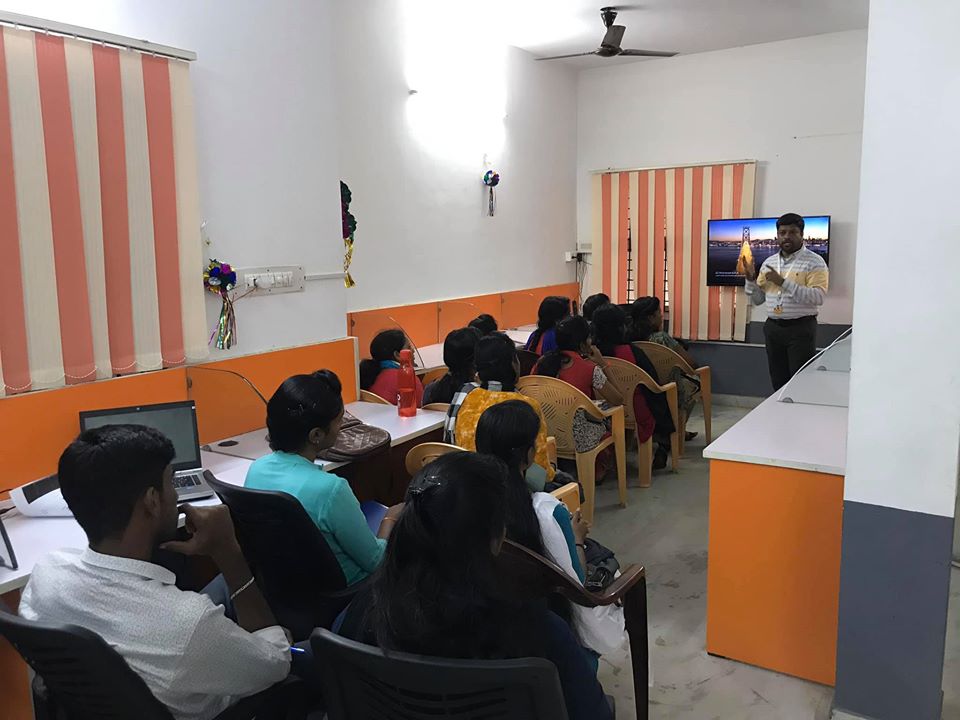 careermudhra1's tweet photo. A session on Artificial Intelligence for the Veltech students in our Anna Nagar office (22Dec2019)

#AI
#artificialintelligence
#collegestudents
#softwaretraining https://t.co/d6WEQPBrw6