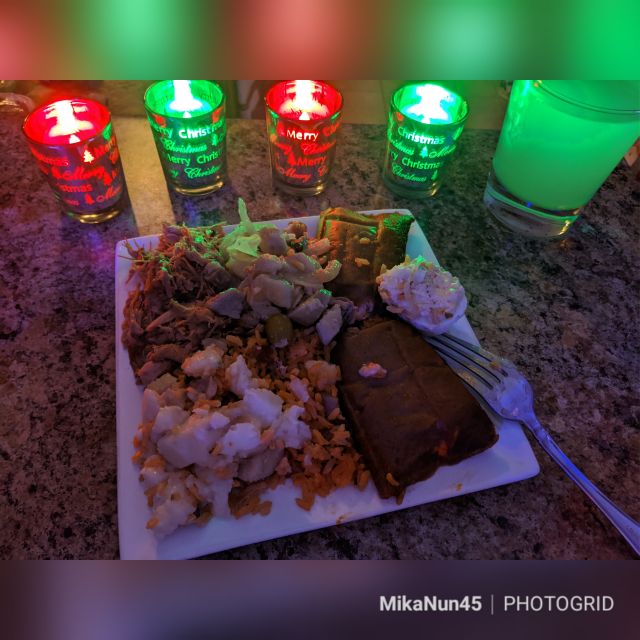 MikaNun45's tweet image. And now for my very own Christmas 🥰
I have NO BUSINESS eating at midnight, but 🤷‍♀️ I&apos;m hangry + nothing beats a Puerto Rican Christmas dinner &amp;amp; some Christmas movies! 🤤 #acomerpastelesacomerlechon #latechristmas #dispatcherproblems #lifeofa911dispatcher  #solofaltaelcoquito