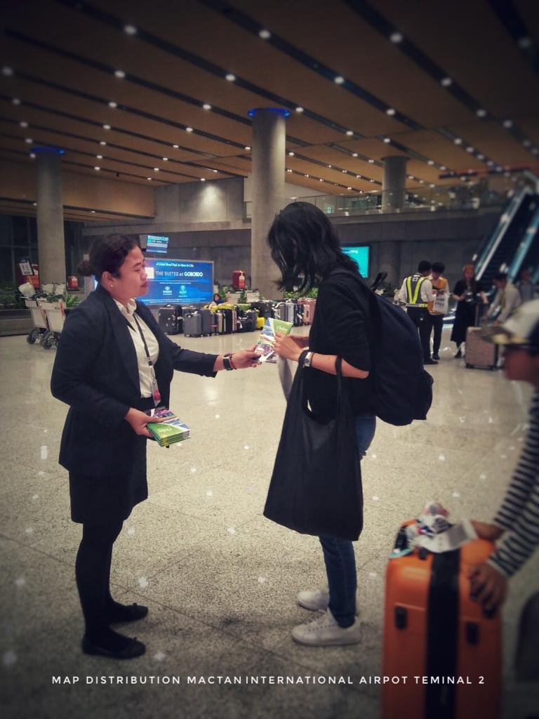 byclubcebu's tweet image. Free tourist map 🗺 distribution at Terminal 2 arrivals.  Get yours now!
 #airportmaps #multilingualmaps #freemap #mactancebuinternationalairport #touristmaps #touristinformation #mapadvertisement #mapadvertising #cebumaps #eslcebu #travelcebu #travelmap #mactanislandmap #travel