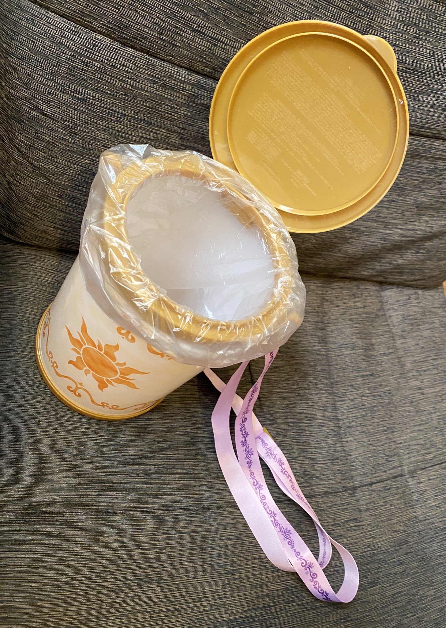 みっこ ラプンツェルのポップコーンバケット これまでランプ的に使ってたんだけど こうすれば中も汚れなくて良いですよね 私 天才かも Ww ちなみにパークではキャストさんは特に無反応でした 笑 以下 ゴミ箱感 禁止w T Co みっこ ラプンツェルのポップコーンバケット これまでランプ的に使ってたんだけど こうすれば中も汚れなくて良いですよね 私 天才かも Ww ちなみにパークではキャストさんは特に無反応でした 笑 以下 ゴミ箱感 禁止w T Co
