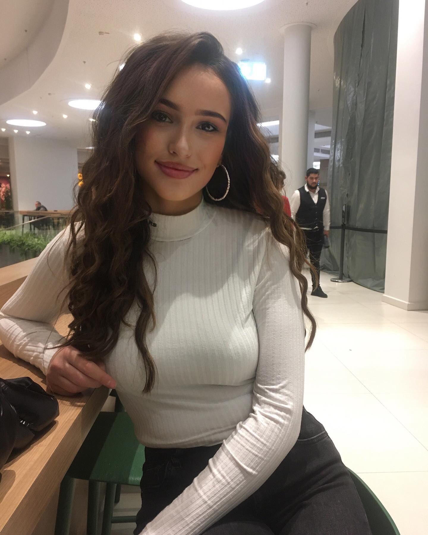 世界の美女 Jetaさん アルバニア Ig Jeta Alm T Co 6usjauu5dg Twitter