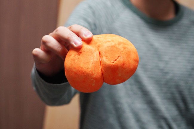 大掃除とメルカリのPRも兼ねて、今年のオモコロ記事で使用した小道具をメルカリに出品してみました。虫歯のイタイワイ、でっけーケツのメテオ、存在しない大会ののぼりなどがありました。
「【年末】2019年のオモコロ振り返り&大掃除!今年はこんな記事やりました」 https://t.co/LOhcScWPpj