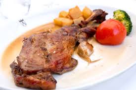 penedesenxarxa's tweet photo. A la secció de cuina, avui us portem un plat "rico rico" amb el que quedareu com a Reis. El Jordi Guillem de @LleidaMam ens fa cuixes de cabrit!!! #PenedesEnXarxa #Nadal https://t.co/1K9eJ6OknP