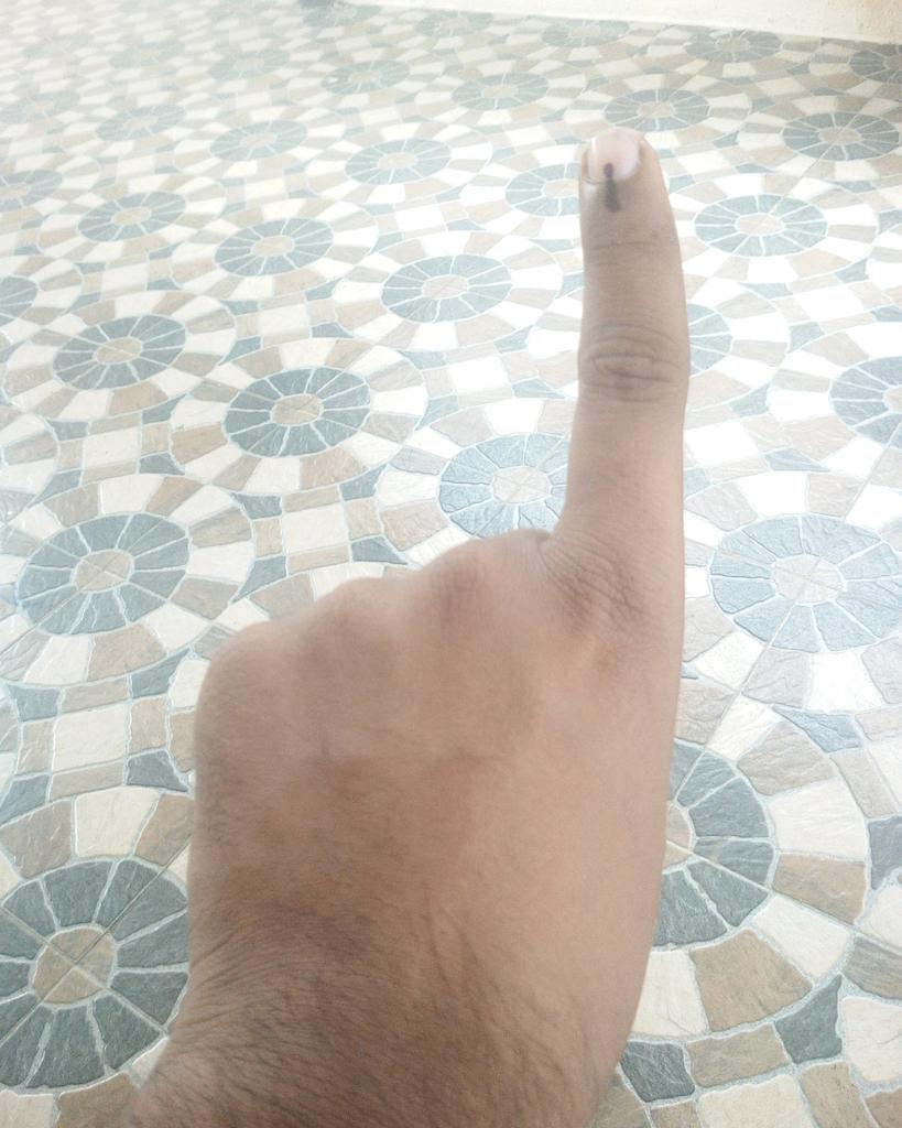 __bhuvanesh's tweet photo. ஜனநாயக கடமையை நிறைவேற்றிவிட்டேன் 👆🇮🇳
#உள்ளாட்சிதேர்தல்2019 🇮🇳 https://t.co/VjSwpgNYST
