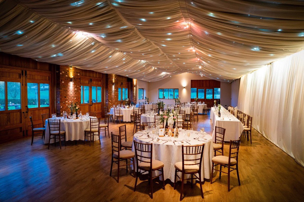 Recently #engaged ? Get in touch with us to come and book WoottonPark for your wedding!! #engaged #weddingday #christmasengagement #weddingvenue