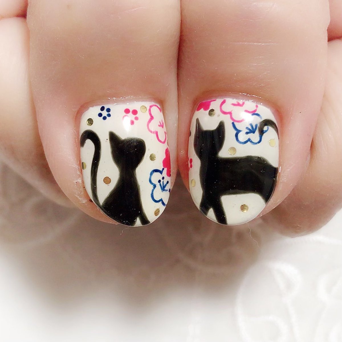 ぴなネイル🐣お客さまネイル💛

猫さんがお好きな方なので、
年越しっぽく梅のお花と猫さん🐱描いてみました♪

和の文化好き(´๑•🔸•๑｀)♡

#年越しネイル
#手描きアート
#手描きイラスト
#ネコネイル 
#黒ネコ
#nailslove 
#nailart 
#和風ネイル
#和柄ネイル
#japanesenail
#JapaneseCulture