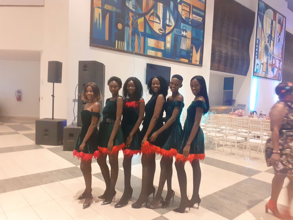 BOuvreuse's tweet photo. BIG SISTER REUNION CHRISTMAS PARTY 
Zed Zee
#Christmas_Affair
#BeeHiveOuvreuse 
#Hostesses #usherettes 

+23276116068 https://t.co/xhfk8kx2F9