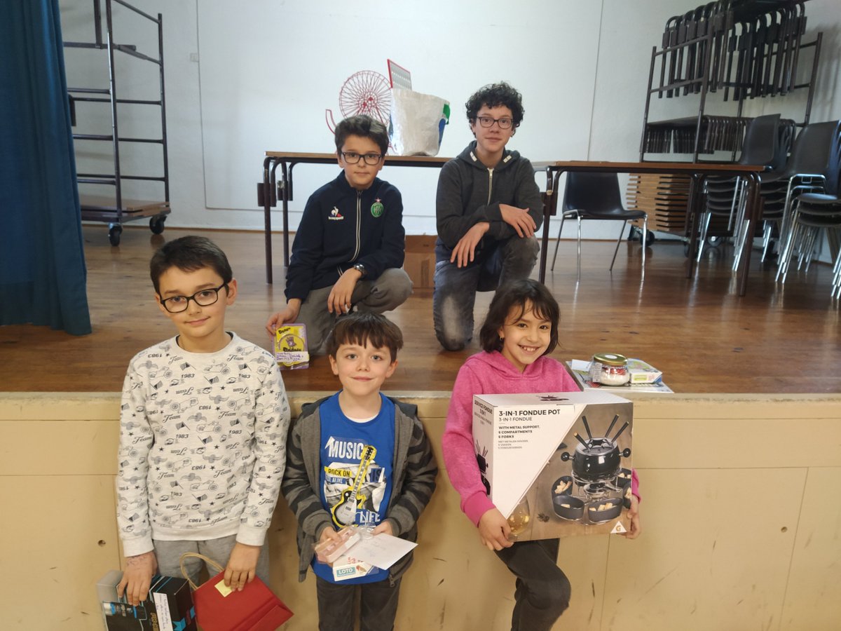 animstjean's tweet photo. Super loto de fin d'année, merci  aux enfants, aux jeunes et aux parents qui ont participé! Merci aux commerçants de la commune pour les lots qui nous ont été offerts! https://t.co/icbKGUqAsh
