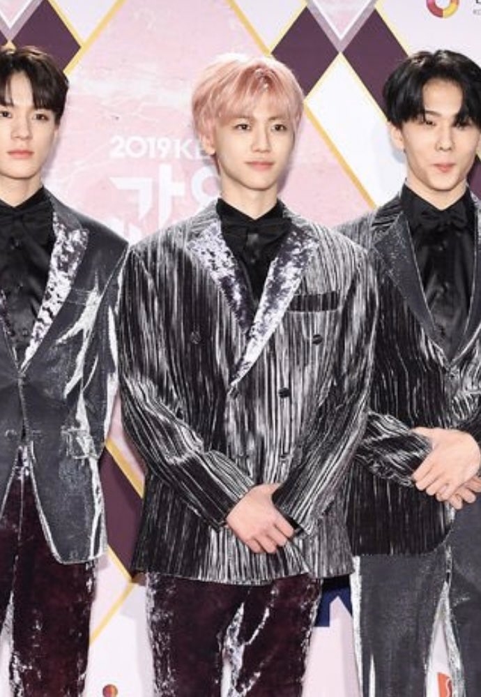 jaeminpic's tweet photo. I’m very disappointed in today’s styling, Jaemin is the only member with his coat jacket that isn’t fitted, SM we know you can afford a tailor 😐😐 https://t.co/BYzGWd13EM