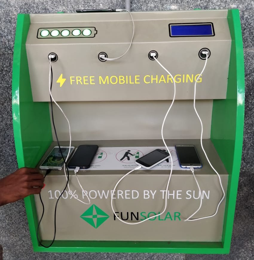 WesternRly's tweet image. In yet another #ecofriendly #green initiative, WR has installed Solar Power Mobile Charging Kiosks at 15 of its Suburban stations in Mumbai in coordination with Funsolar. These Kiosks are 100% #solarenergy powered &amp;amp; can charge 8 mobile phones at a time 24×7.