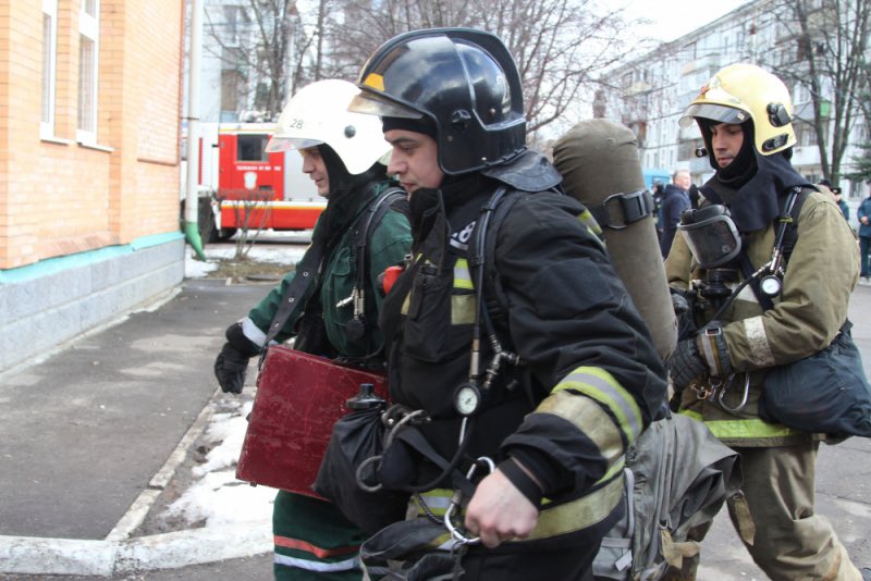 dvpestov's tweet photo. С днём Спасателя! 
Поздравляю с профессиональным праздником всех сотрудников пожарно-спасательных подразделений, добровольных спасателей и ветеранов! 
Желаю вам крепкого здоровья, успехов, благополучия, и, по доброй традиции, сухих рукавов! https://t.co/LyB372pWUm