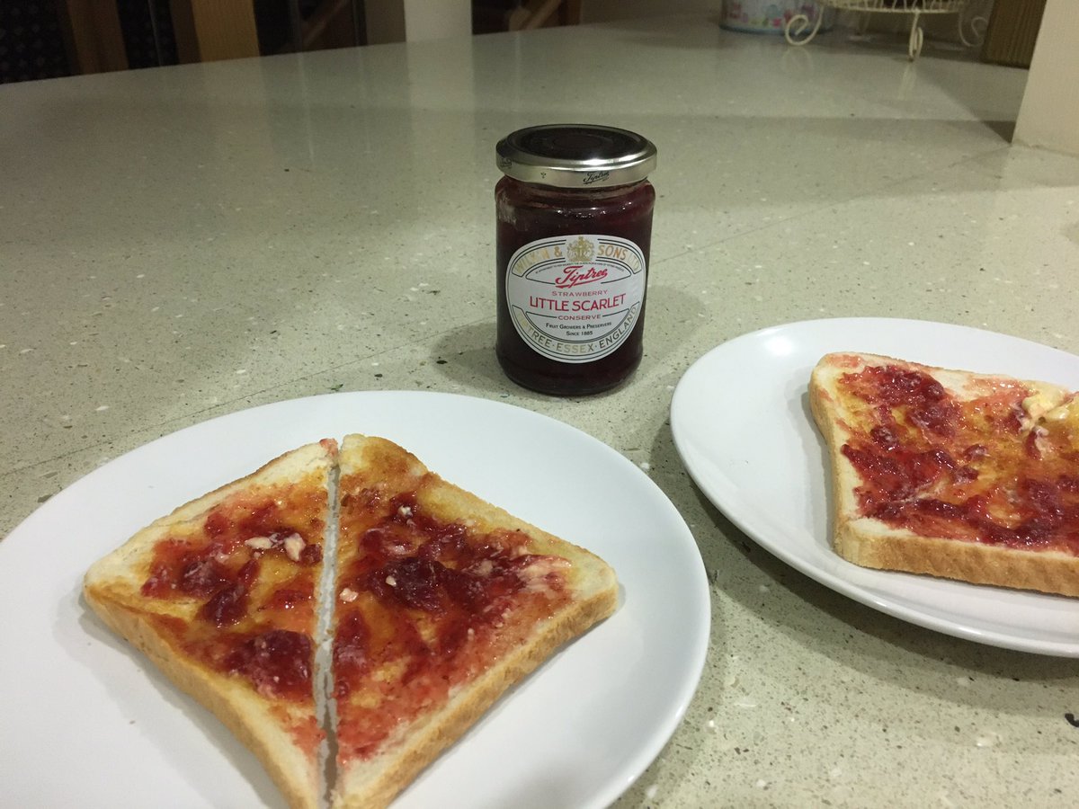 @fryuppolice @tiptree @MoringLucy what we saying ?
Healthy options!! Nothing fried followed by fruit! 
#littlescarlet - best jam ever