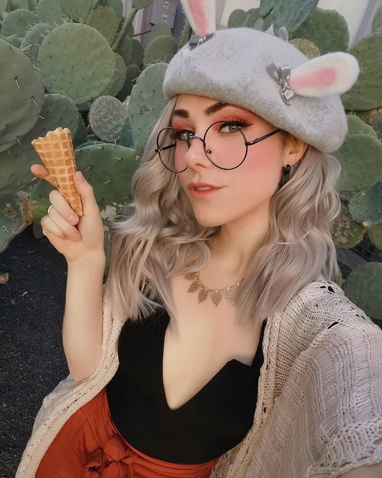 weekendwigs's tweet photo. Cute as always 🐰
✨
Model: @bukkitbrown ❤️
✨
Wig: 💗WW078💗
✨
👉🏻https://t.co/cDsuxKbOU5👈🏻
.
.
.
.
.
#weekendwigs #cute #makeup #silverwig #greywig
#wig #graywig #haircolor #hairstyle #women #fashion https://t.co/5TdNTBbIM1