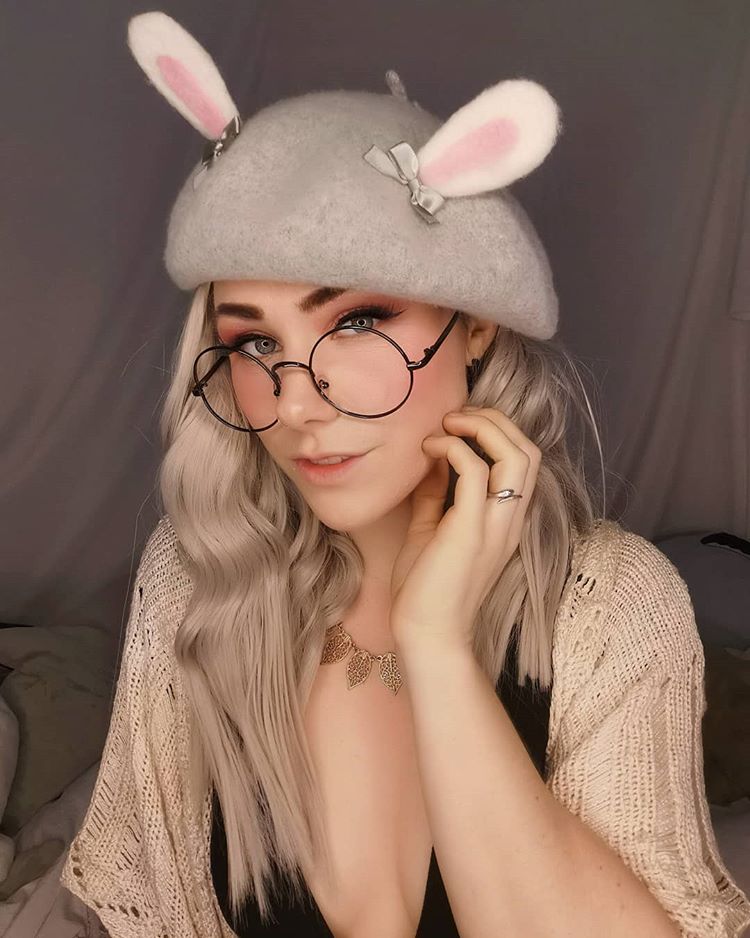 weekendwigs's tweet photo. Cute as always 🐰
✨
Model: @bukkitbrown ❤️
✨
Wig: 💗WW078💗
✨
👉🏻https://t.co/cDsuxKbOU5👈🏻
.
.
.
.
.
#weekendwigs #cute #makeup #silverwig #greywig
#wig #graywig #haircolor #hairstyle #women #fashion https://t.co/5TdNTBbIM1