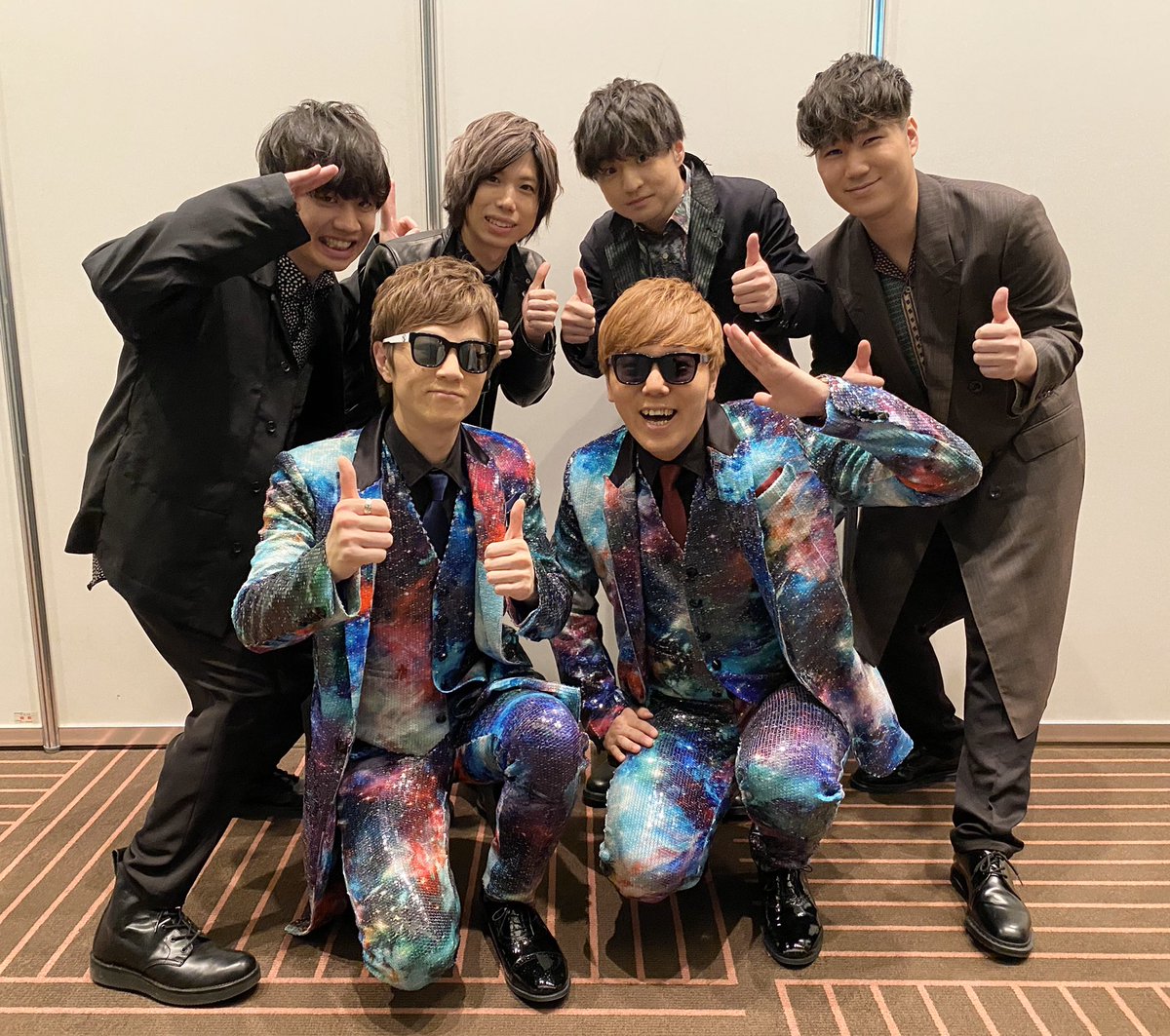 間も無くMステにHIKAKIN&SEIKIN出演します！official髭男dismさんとパシャリ！😎😎🎉

#mステ
#ウルトラSUPERLIVE
#髭男