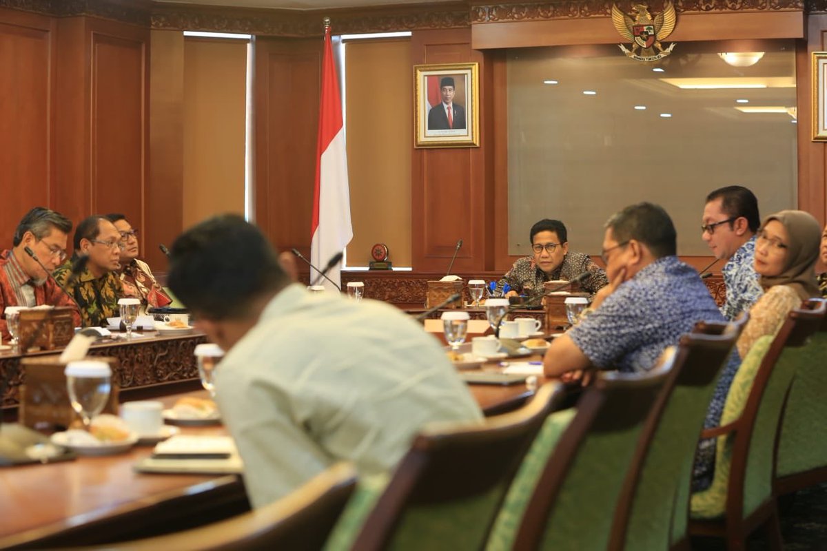halimiskandarnu's tweet photo. Rapat Pimpinan di jajaran Kemendesa PDTT menyongsong 2020 lebih baik dan berintegritas,,,, https://t.co/3Dtu24mq1t