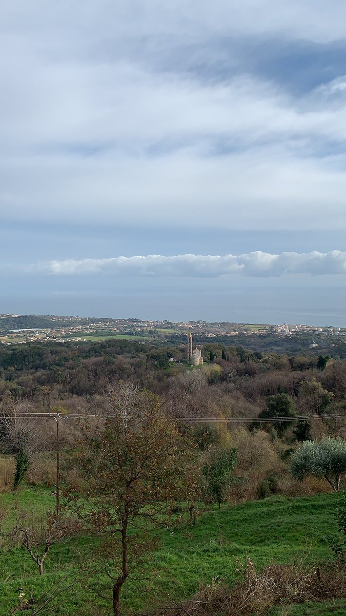 laurentlokoli's tweet image. Toujours un plaisir de courir dans le village de mon enfance...
🍂 🏃🏽