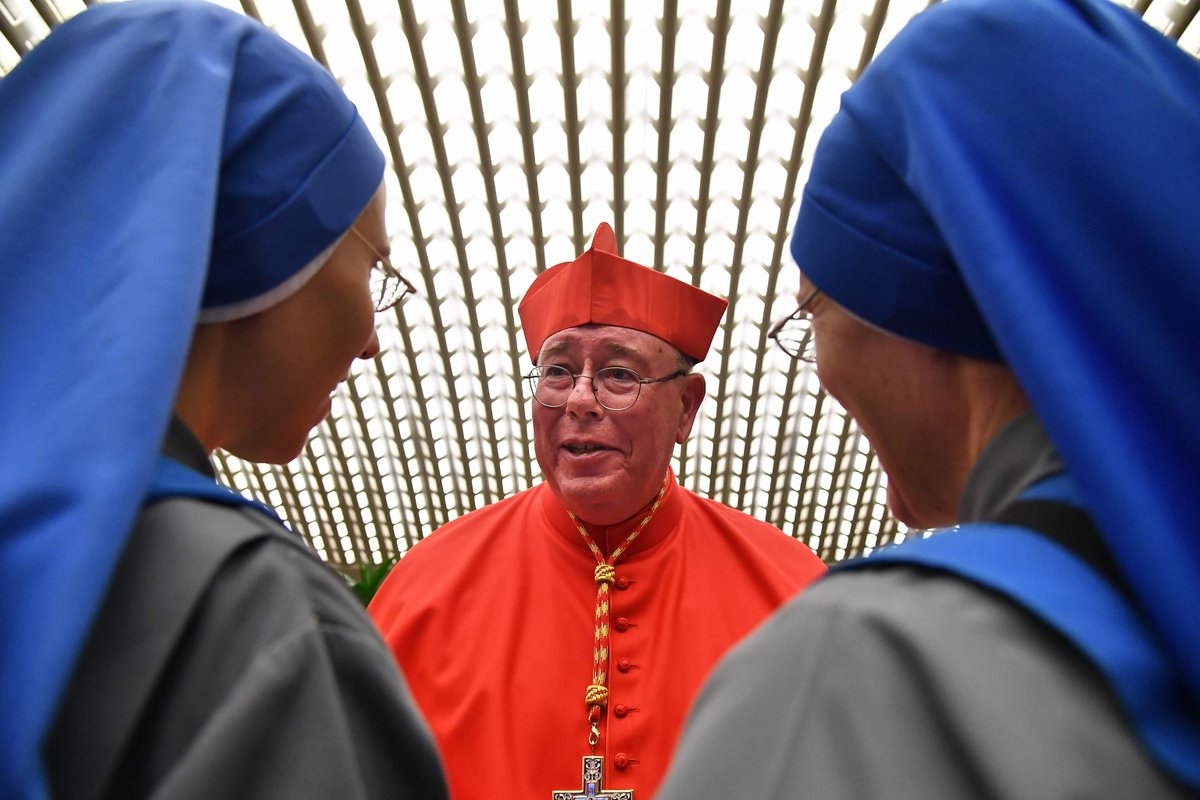 virgule_lu's tweet photo. Combien coûtent un nouveau cardinal et un évêque auxiliaire aux caisses du #Luxembourg? https://t.co/xqbqX7S4Ns @Pontifex @cardinal_jch @LeoWagener #kierch @Eglisecatho @cathollu @gouv_lu @Xavier_Bettel @fbenoy @MinFinLux https://t.co/pHpCVy7hYc