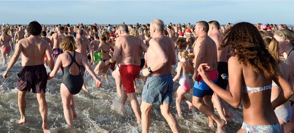 Begin fris aan het nieuwe decennium en doe mee met de #Nieuwjaarsduik bij Deining op woensdag 1 januari 2020 om 13:45 uur op het #strand van #Castricum aan #Zee!