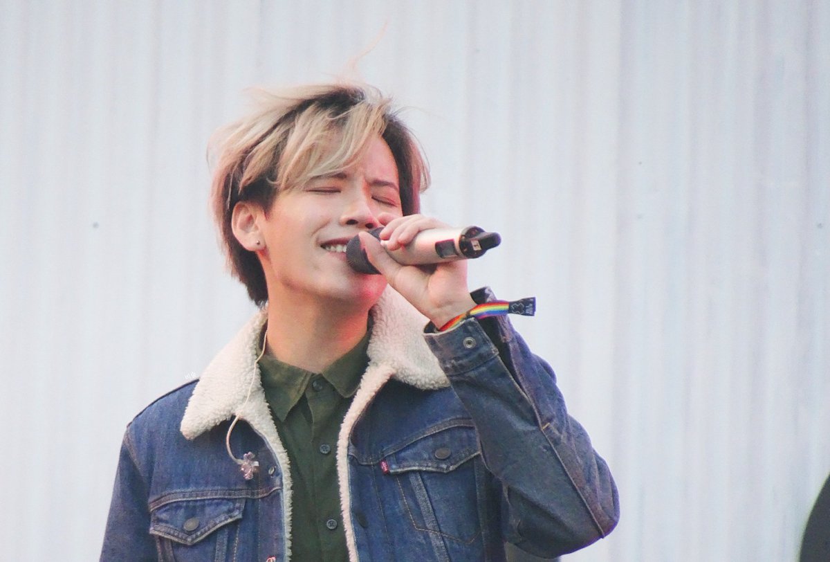 fnthwa's tweet photo. 우와 올해 3가지 요점..? 저를 위한 트윗?😂
1. 2/17 #AF8InfinityConcert
2. 6/19 #HallOfFan
3. 12/7 #BMMFX #BMMF10
어떻게 1년 동안 세 번 밖에 못봤지.. 더 분발하겠습니다....😇 เงินเราก็จะบินไปในปีหน้า💸💸 #KachaNontanun #Musiccream
ป.ล ยากซื้อรถแต่ต้องขึ้นเครื่องบินก่อนนะ^~^;;; https://t.co/gL5q2tleNf