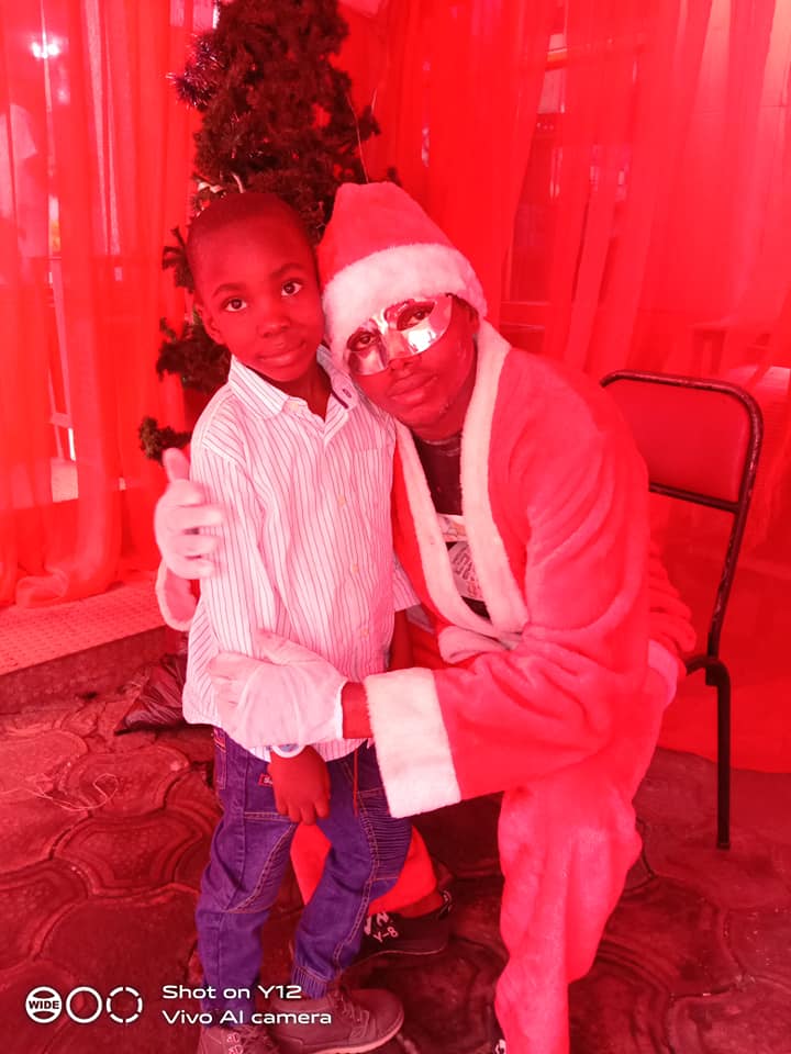 PepperoniFoods's tweet photo. Yesterday was full of fun at Pepperoni Foods... Lot of gifts, and lot of fun. Meet us live today with your children at @ the same time.. have it your way
#pepperonifoods #meetSanta
#Getgift #Havefun #Haveityourway https://t.co/edzbBDC4kn