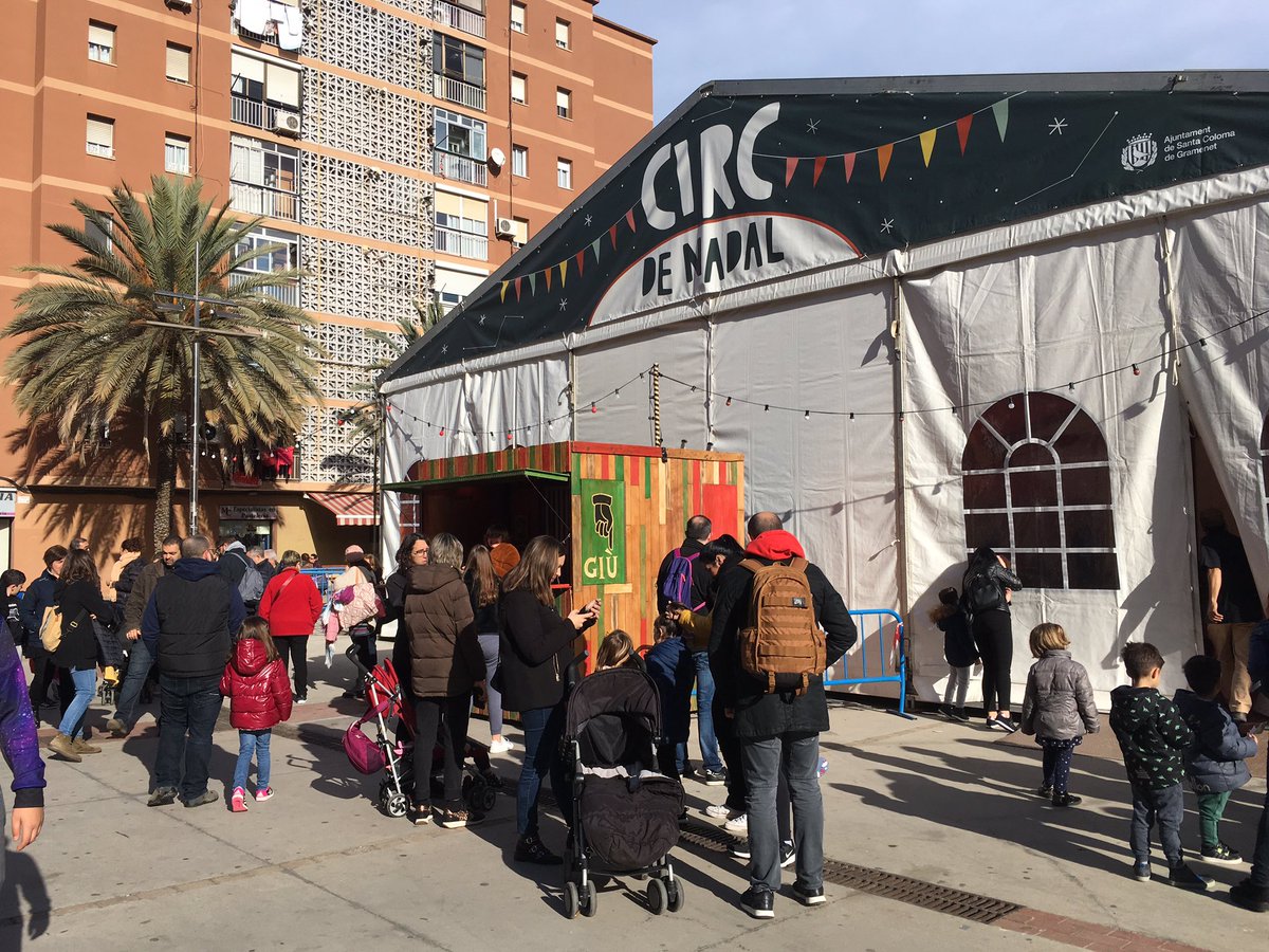 Ja estem en marxa! El Circ de Nadal ha arribat a #santacoloma amb molt bon ambient. No us el perdeu!