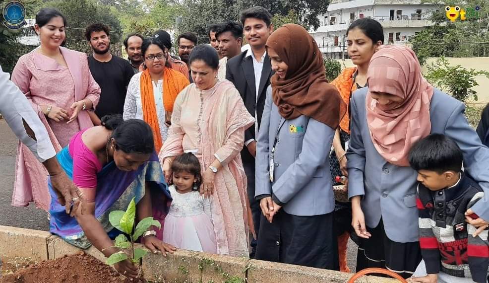 qtpiofficial's tweet photo. As mark of 85th Birthday Celebration of Late Panth Ratan Shiromani Joga Singhji Shaheed on 26th Dec QtSchool Lab of Guru Nanak Public School Group Bidar organised Saplings for 200 plants.
#Sappling #Plantation #GNPS #Bidar #QtSchoolLab #QtPi #RoboticsTeam #GreenWorld #Green https://t.co/9eSfkMzhhV