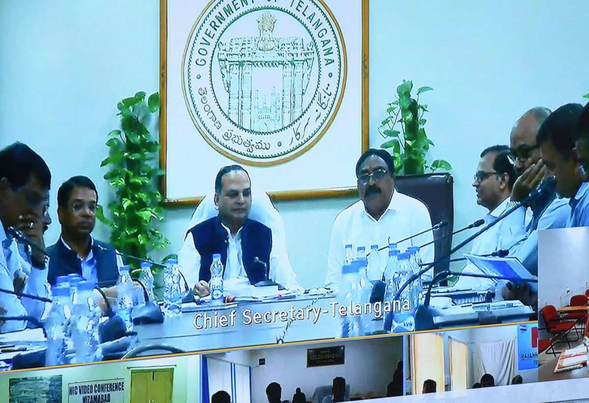 Collector_MBNR's tweet photo. జనవరి 2వ తేదీ నుండి 12వ తేదీవరకు రాష్ట్ర వ్యాప్తంగా అన్ని గ్రామాలలో నిర్వహించే 2వ విడత పల్లె ప్రగతి కార్యక్రమాన్ని విజయవంతం చేయాలనీ వివిధ జిల్లాల కలెక్టర్లకు వీడియో కాన్ఫరెన్స్ ద్వారా రాష్ట్ర పంచాయతీ రాజ్  శాఖామాత్యులు శ్రీ ఎర్రబెల్లి దయాకర్ రావు గారు సూచించారు. https://t.co/IzFcYKksol