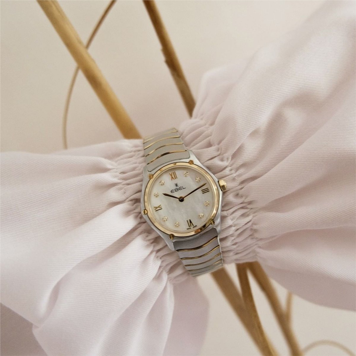 BehbehaniWatch's tweet photo. معبرة عن ألوان السحر والرقي، ساعة ايبل
Expressing the colors of magic and sophistication; 𝙀𝙗𝙚𝙡 watch 💫
************************************************
#Ebel #SwissWatches #Kuwait #BehbehaniWatchWorld #Watch #Ladies https://t.co/Wid0aVfSXV