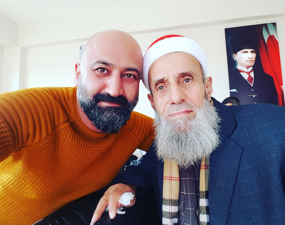 Atatürk'ün ülkesinde kim bu sarıklı cübbeli amca!!!