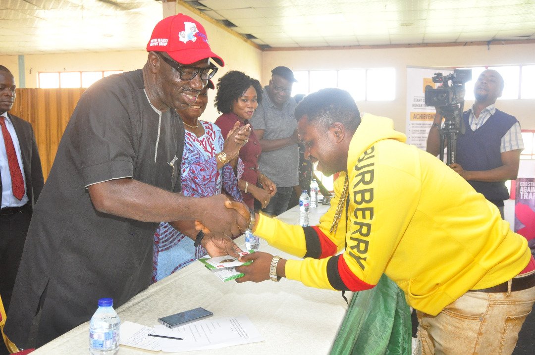 GovernorObaseki's tweet photo. During a forum organized by the #EdoState Taskforce against Human Trafficking (#ETAHT), I assured migrant returnees of my administration’s resolve to create more empowerment opportunities for them, especially with the expansion of the state's agripreneur programme. https://t.co/VpaDWyB4Ls