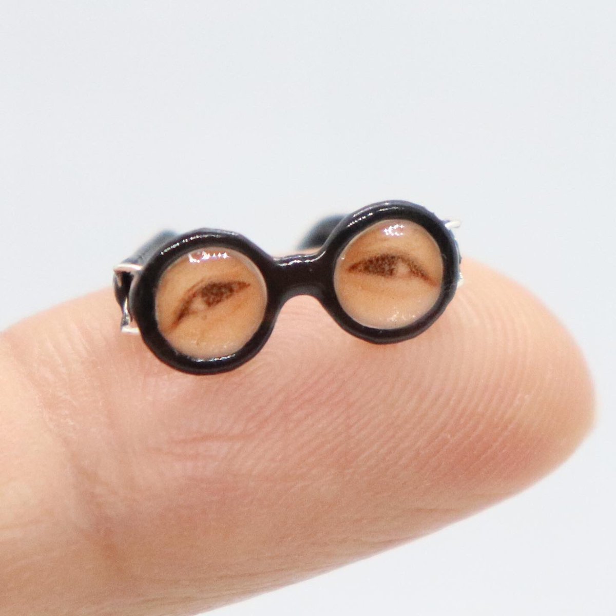 Nico Miniature Kanako K Twitter પર リアルな目のメガネ 女優さん試着中 こちらも少し大きめに作り直しました こちらも T Co Hnqefpj9gd 様に使って頂いております Miniature ミニチュア ミニチュアメガネ おもしろメガネ パリピ