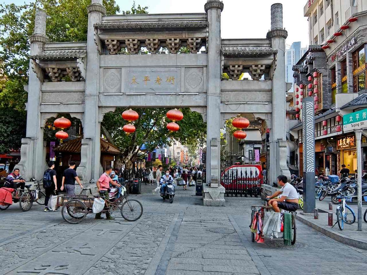 TrailsChina's tweet photo. Discover the hidden gems in the splendid province of Hunan, #China https://t.co/dWDrM8FsBM https://t.co/13wUGhtFri