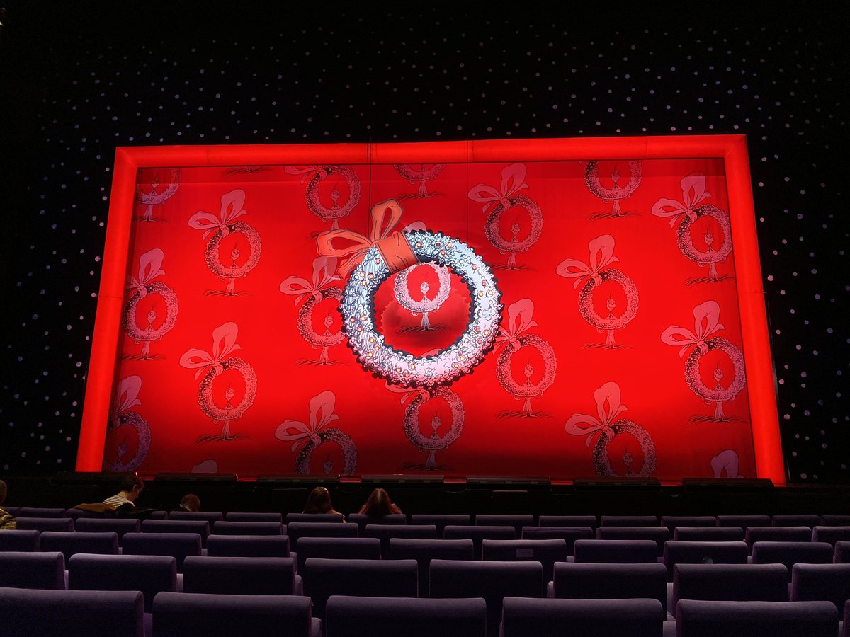 Keep the festive spirit going through the weekend! 🎄 We're still celebrating at #GrinchMusicalUK!

📷 @christianfclark