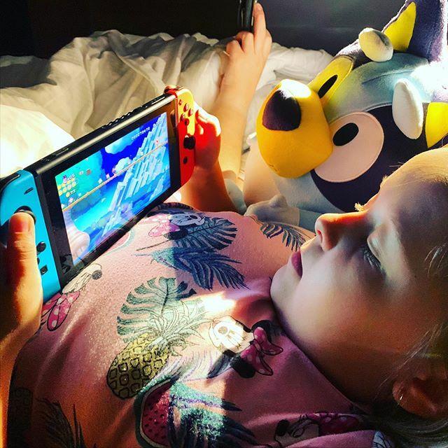 aaronazz's tweet image. Teaching Bluey how to play Mario. ift.tt/2SGjAEH