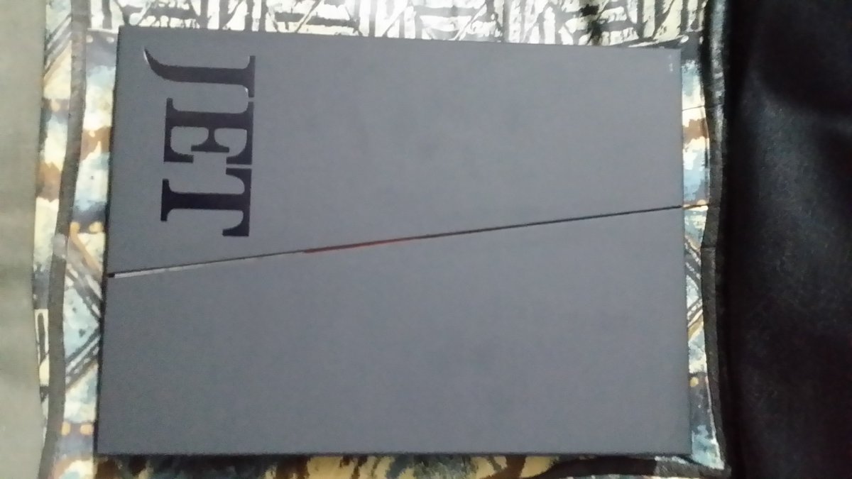 TulkenGroup48's tweet photo. Reçu mon cadeau de Noël de la part de @Bheuzzz 
C'est juste énorme!!
Merci l'ami!! https://t.co/CjcHuzn3Jp