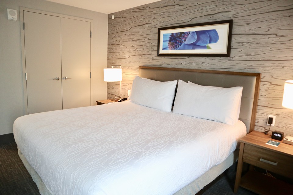 Hiltons_Ottawa's tweet photo. Welcome the #NewYear at the #Hilton Garden Inn &amp; Homewood Suites #OttawaDowntown! Enjoy a sumptuous meal in #Tulip before retiring to your room with a stunning view of downtown #Ottawa. Take advantage of our #special $100 #roomrate from December 18th, 2019 to January 10th, 2020! https://t.co/zO7jNCFnhy