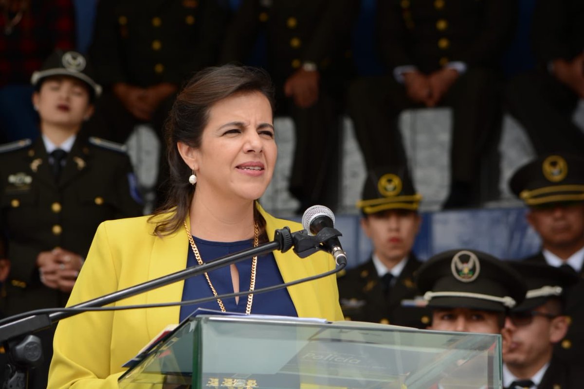 PoliciaEcuador's tweet photo. ...@mariapaularomo “Cero tolerancia para actos de corrupción, pero toda la firmeza y respaldo en defender su trabajo, cuenten con eso”. https://t.co/Y5Ugk0YsPw