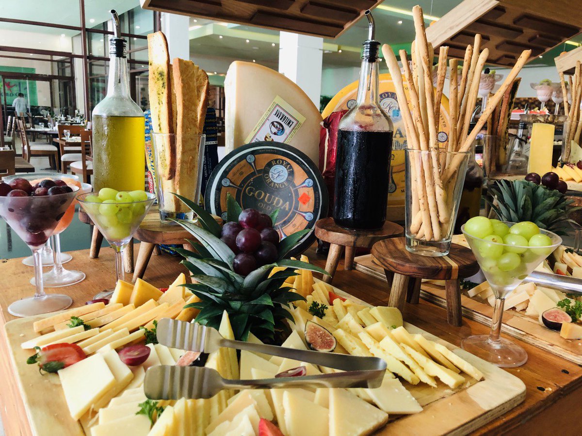 Are you a #Cheeselover? Enjoy your stay with a fine selection of international cheeses, snacks and delicious homemade bread from our International Buffet World Café. 

Enjoy it during lunch and learn more about our gastronomic offer| bit.ly/DrercFYB #FoodieFriday