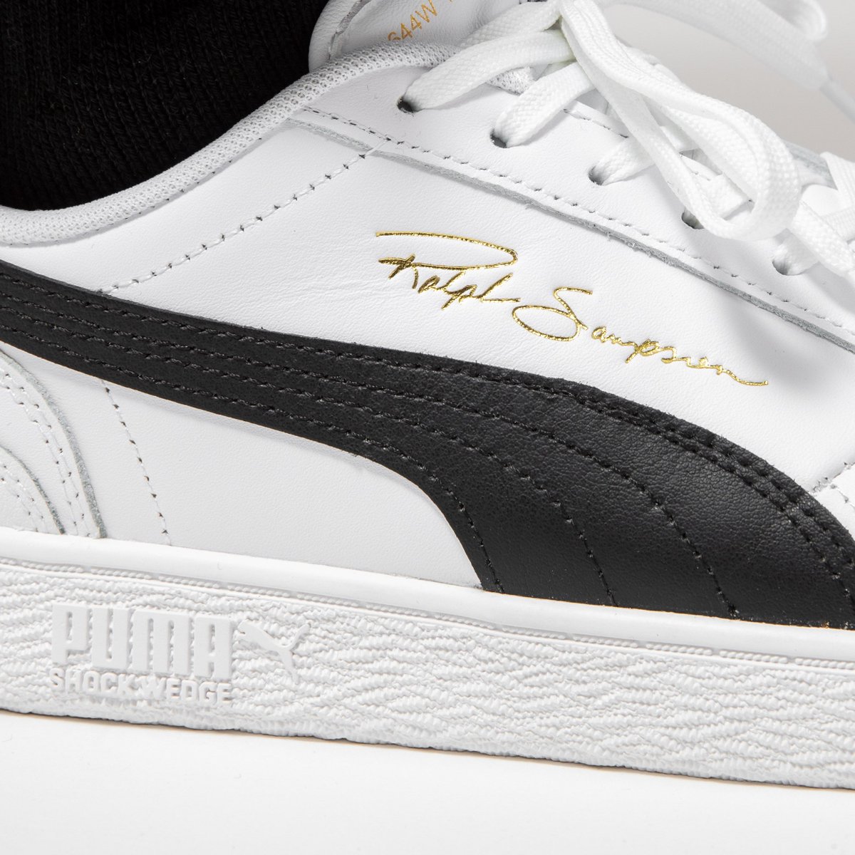 titoloshop's tweet image. Puma Ralph Sampson &quot;White/Black&quot; 
take a closer look ➡️ bit.ly/2Mt5vX9
UK 7 (40.5) - UK 11 (46)
style code 🔎 370846-11
#puma #pumaralphsampson #ralphsampson #basketball