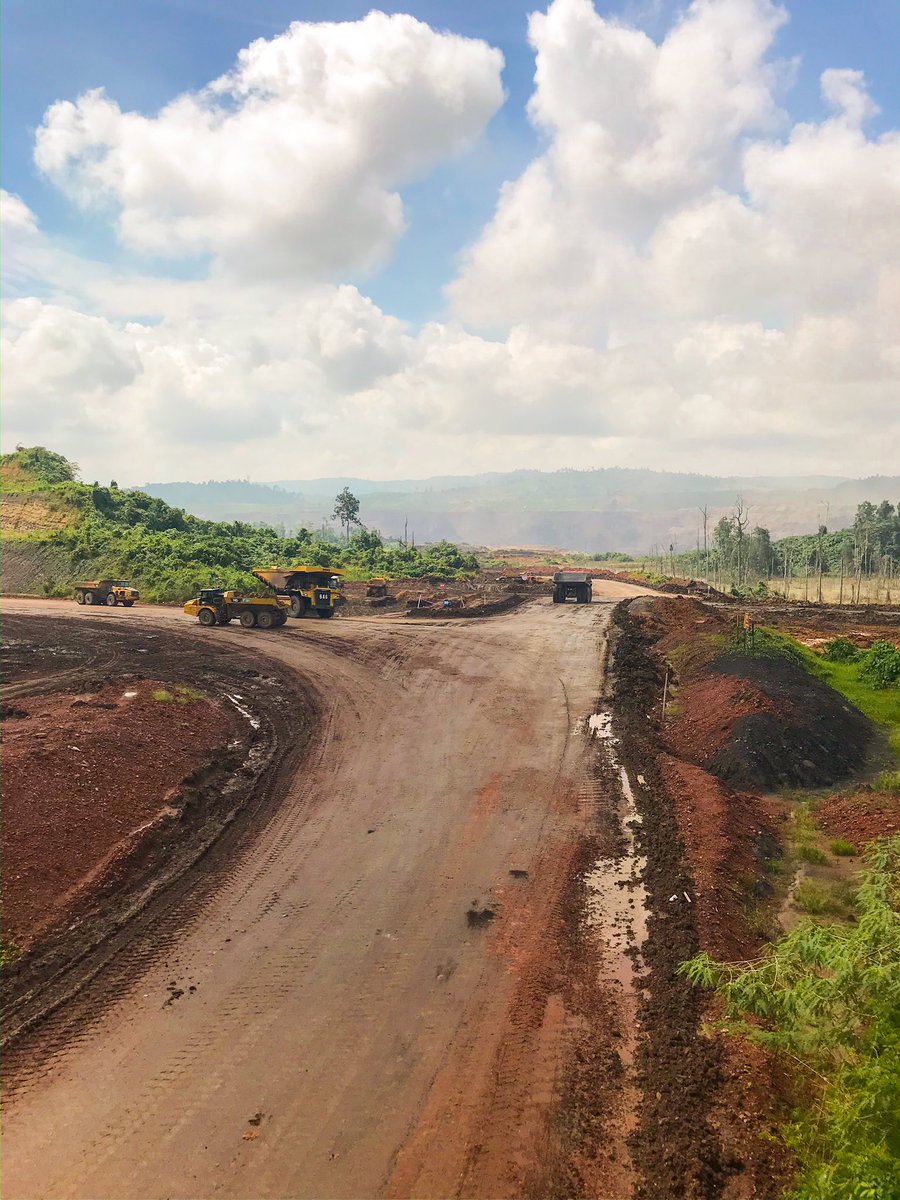 nadeafr's tweet photo. [[Catatan Borneo]]
Mau bikin thread hal-hal yang ku temukan selama 2 minggu disini
Perjalanan Balikpapan-Kaliorang 400++km https://t.co/E7cEZjZBEJ