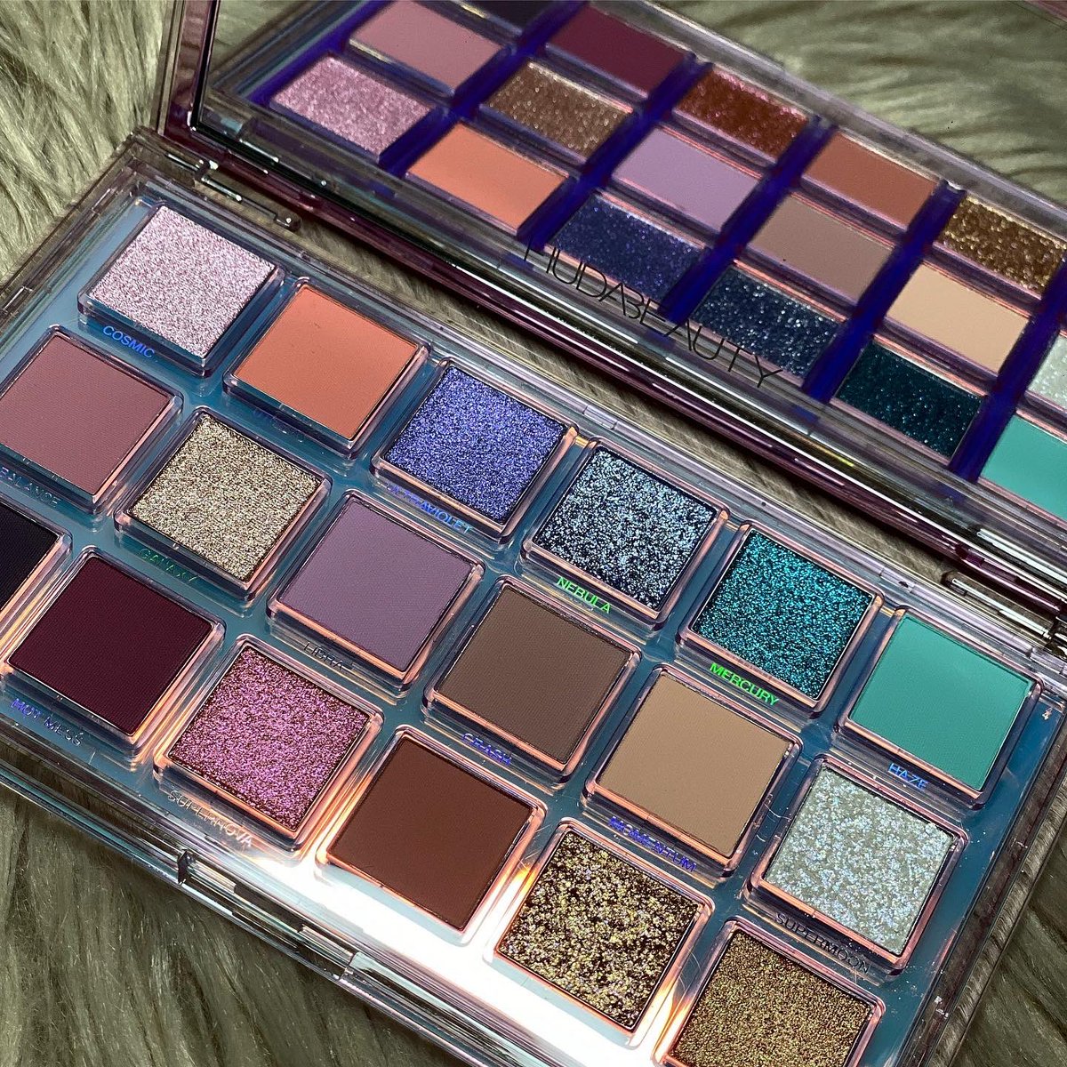 makeupbyrishita's tweet photo. @hudabeauty @HudaBeautyshop MERCURY RETROGRADE PALETTE 🤩✨ #hudabeauty #mercuryretrograde https://t.co/CKbozJUrFd